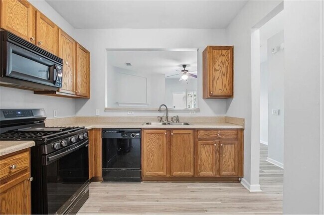 Photo - 585 McWilliams Rd SE