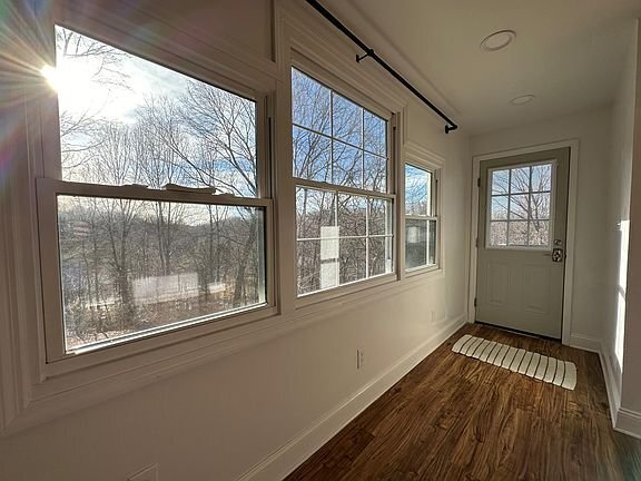 Photo - 105 Meadowview Dr