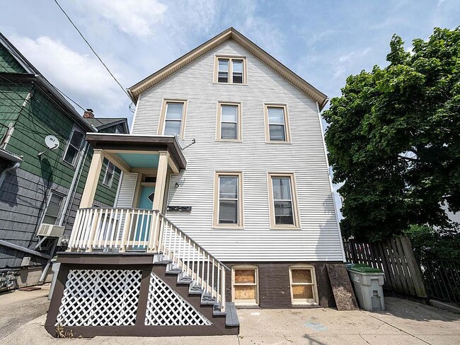 Building Photo - 1726 N Arlington Pl Unit Lower Rental
