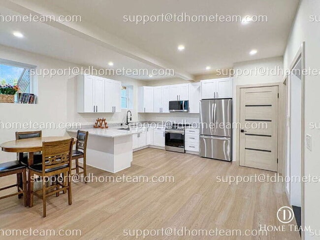 Photo - 2511 Locust Ave W