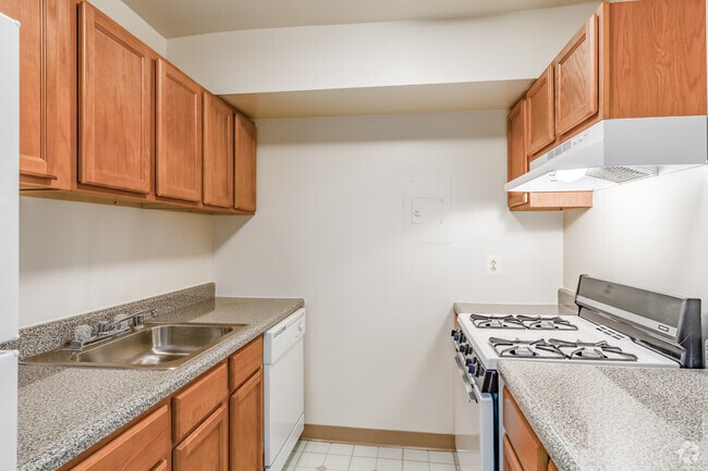 1BR, 1BA - 625SF - Providence Hall Apartments