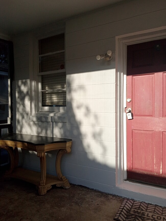 Screened porch - 53 Amherst St Unit D