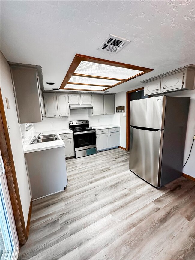 Photo - 6910 SW Forest Ave