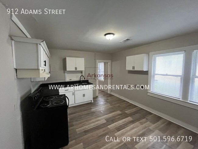 Photo - 912 Adams St