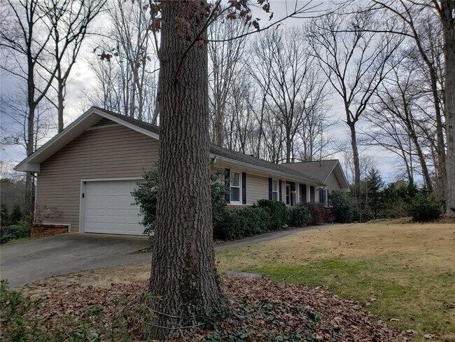 Photo - 3740 Clubland Dr