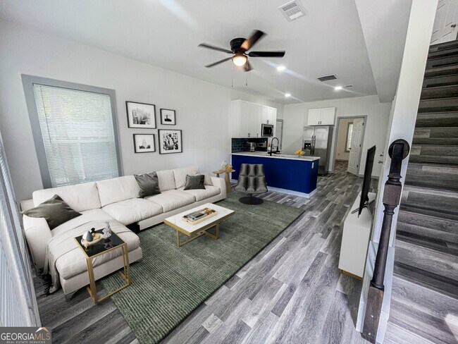 Photo - 215 Anderson Ave NW