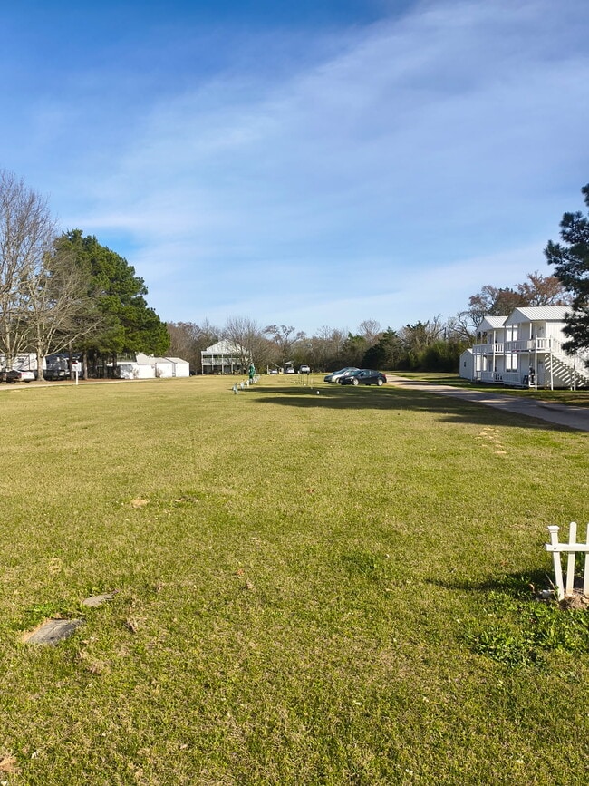 Building Photo - 2296 County Road 3432 Unit Lavender #3