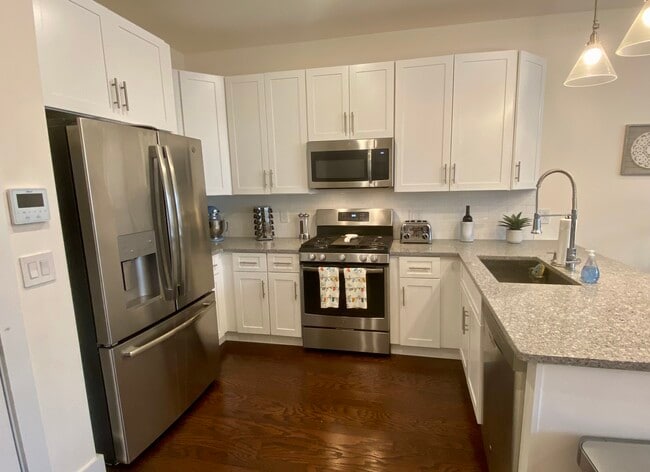 Featured- Kitchen - 961 Shackamaxon St Unidad 3 Rental