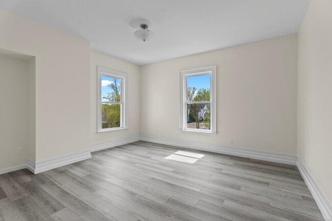 Photo - 72 S Main St House