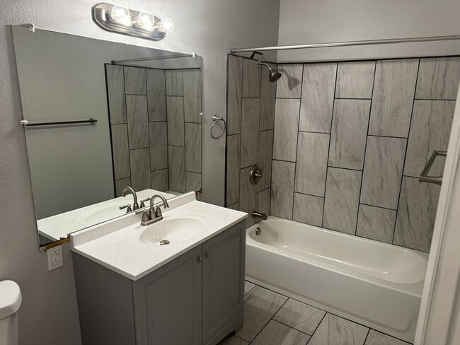 Photo - 18938 Live Oak St