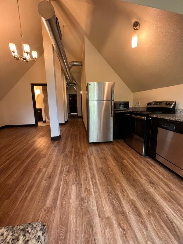 Photo - 141 E Gorham St Unidad 3 Rental