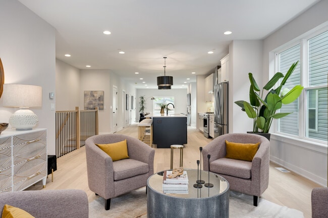 Photo - 1631 N Lawndale Ave Unit 1N