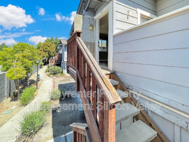 Photo - 547 Groth Pl