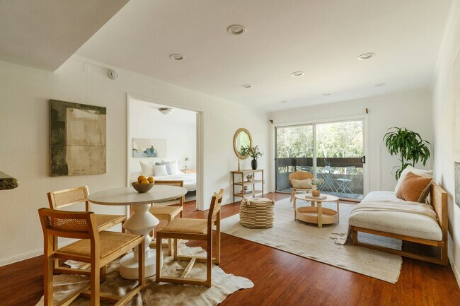 Photo - 2700 Cahuenga Blvd