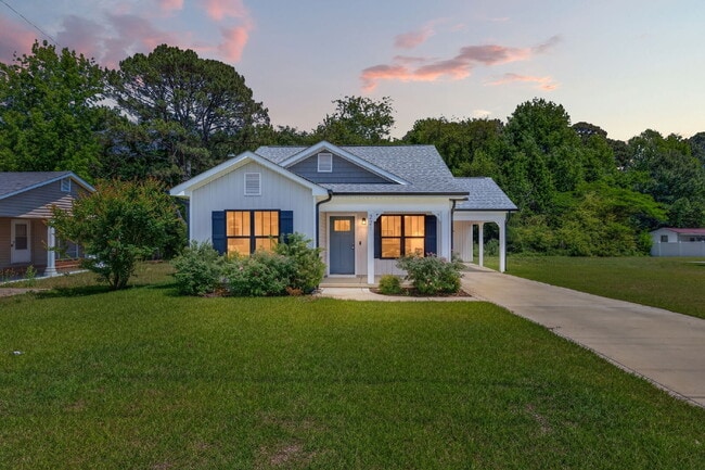 Building Photo - 221 E Moon Cir