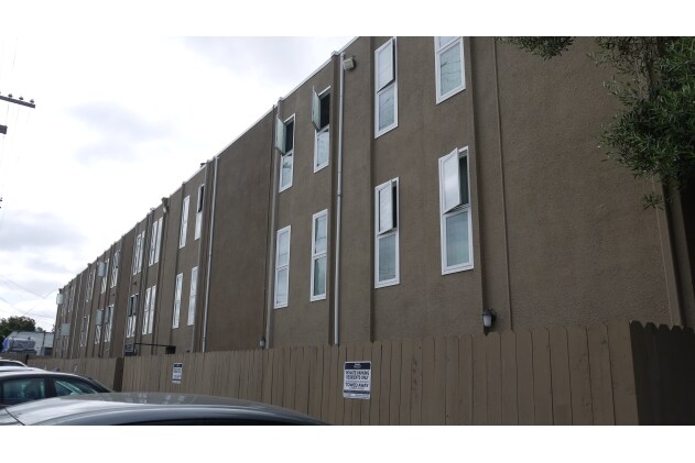 ELÁN PACIFIC LOFTS