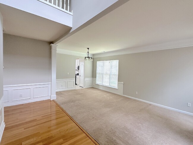 Photo - Well maintained 4 bedroom home with a golf course view!