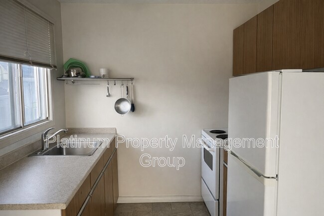 Photo - 923-923 3 Ave NW