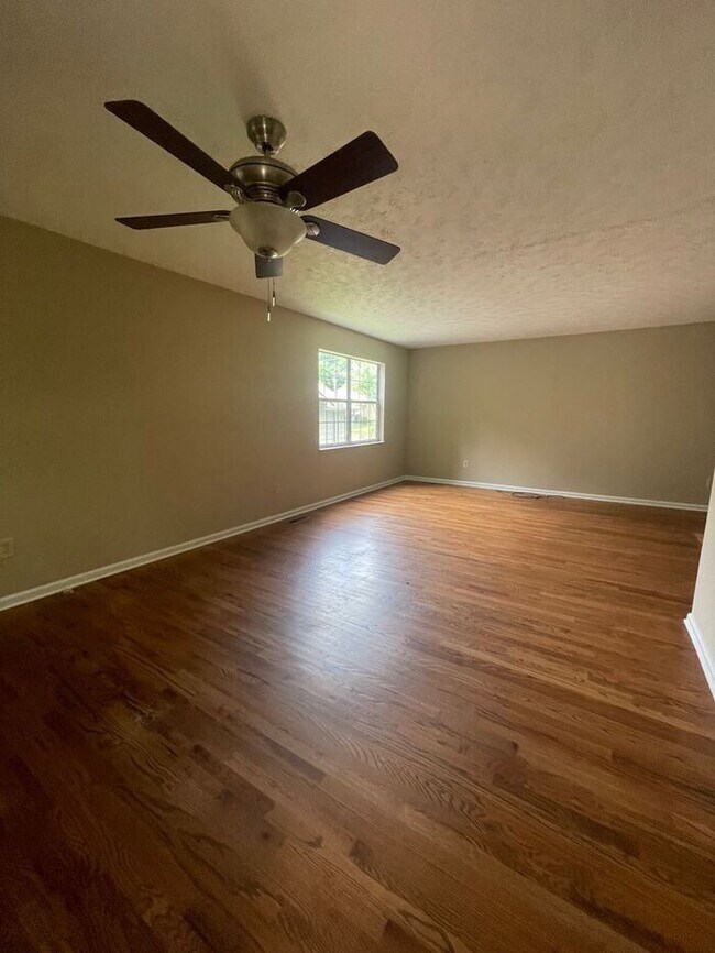 Photo - 3 bed, 2 bath, 2 car garage ranch style home with fenced yard.