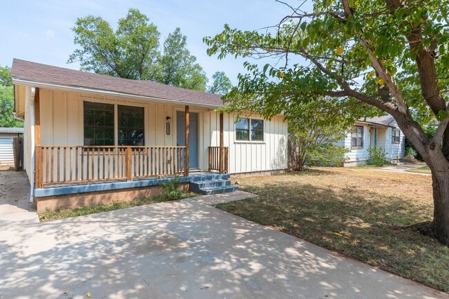 Photo - 2233 Fannin St