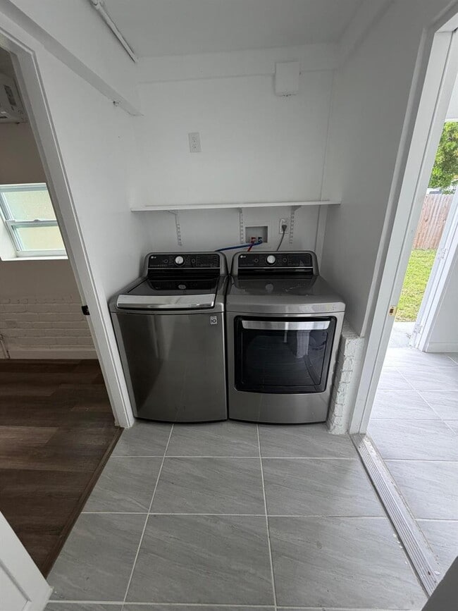 Photo - Northeast 7th Avenue, Pompano Beach, FL 33064 - 5 BR 3 BA house
