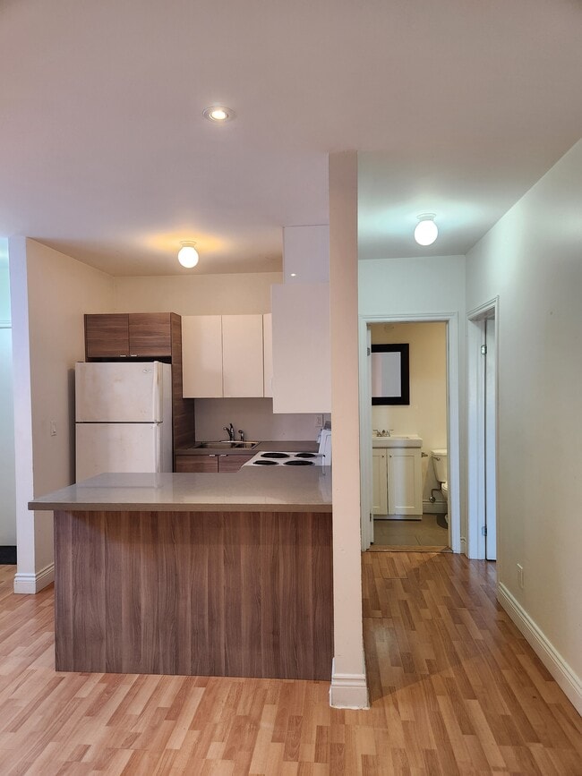 Photo - 1015 Dupont St Unit 2