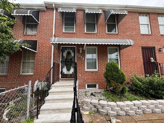 Building Photo - 3 bedrooms 3 bathrooms