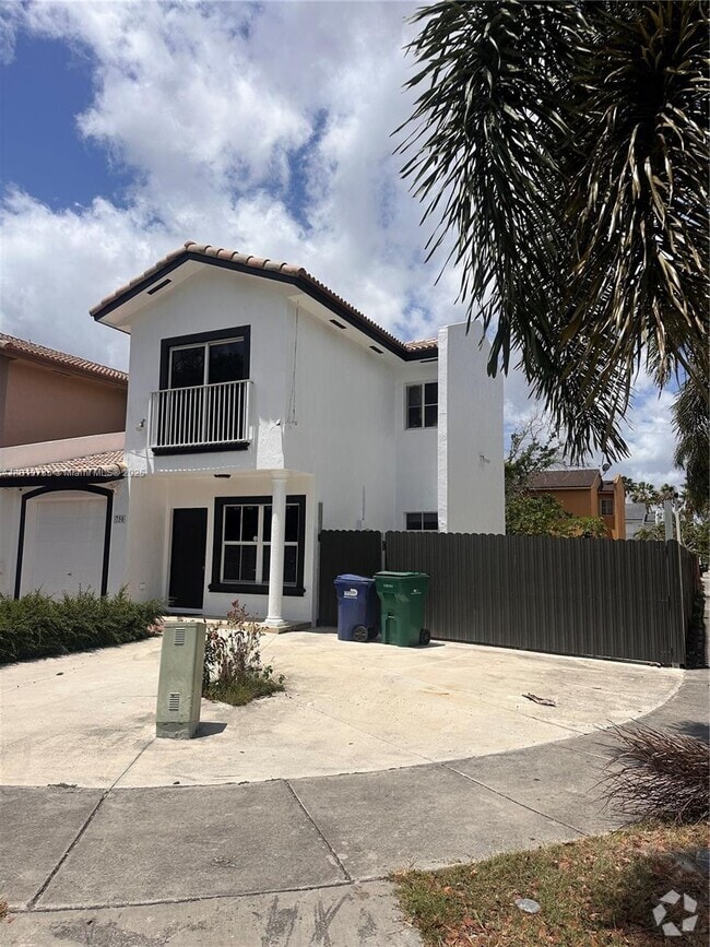 Building Photo - 750 SW 6th Ct Rental