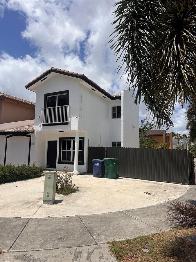 Photo - 750 SW 6th Ct Townhome