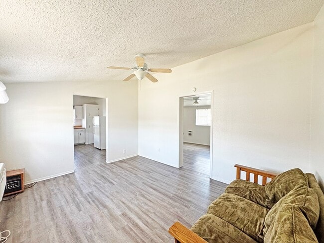 Photo - 408 W Holland Ave