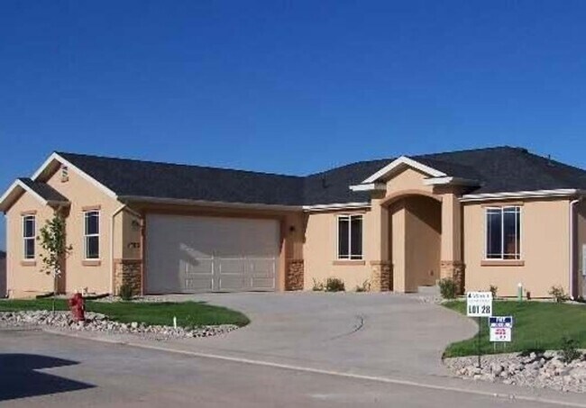 5 bedroom, 3 bath Single Family Home - 5 bedroom, 3 bath Single Family Home