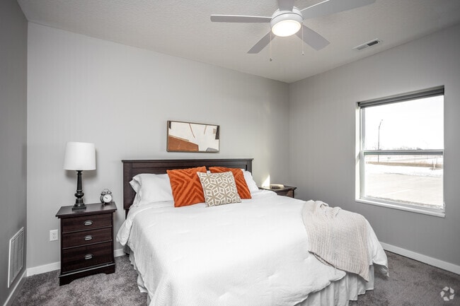 2BR, 2BA - 985 SF - Rising Ridge Apartments