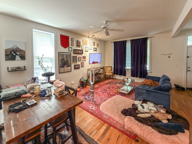 Photo - 2835 N Damen Ave Unidad 1F
