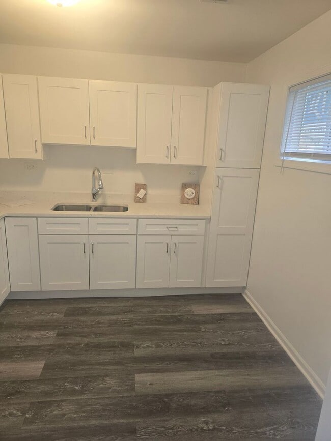 Section 8 Accepted 3 Bedroom w/Fenced Yard - Section 8 Accepted 3 Bedroom w/Fenced Yard House