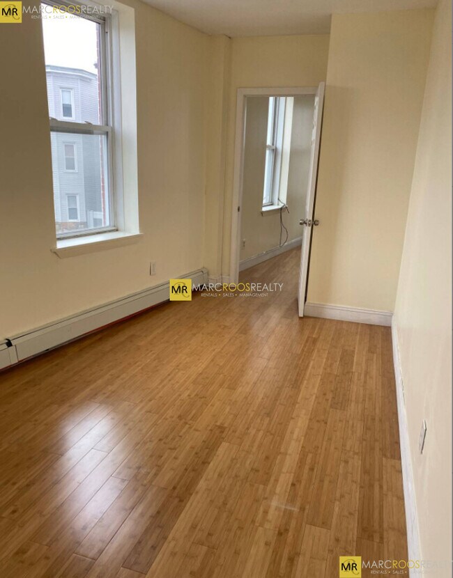 Photo - 231 Maverick St Unit 3