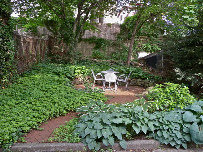 Shared garden with patio - 20 N Astor St Apartments Unit 1R