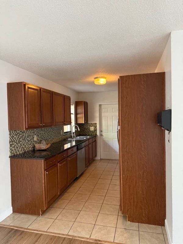 Photo - 802 Apache St