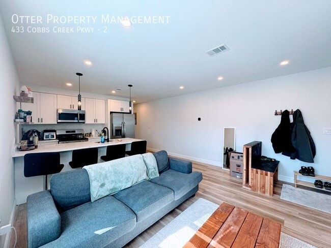 Building Photo - 433 Cobbs Creek Pkwy Unit 2