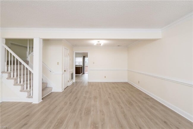 Photo - 670 Lord Dunmore Dr