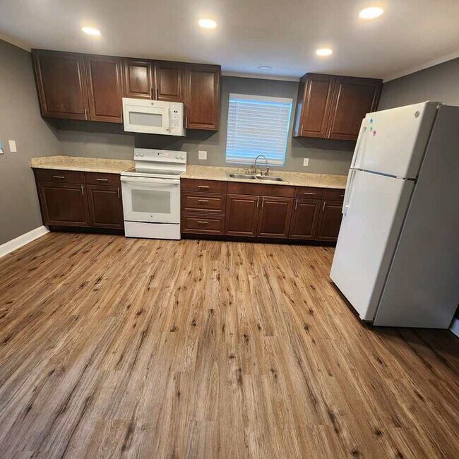 Photo - 403 Virginia St