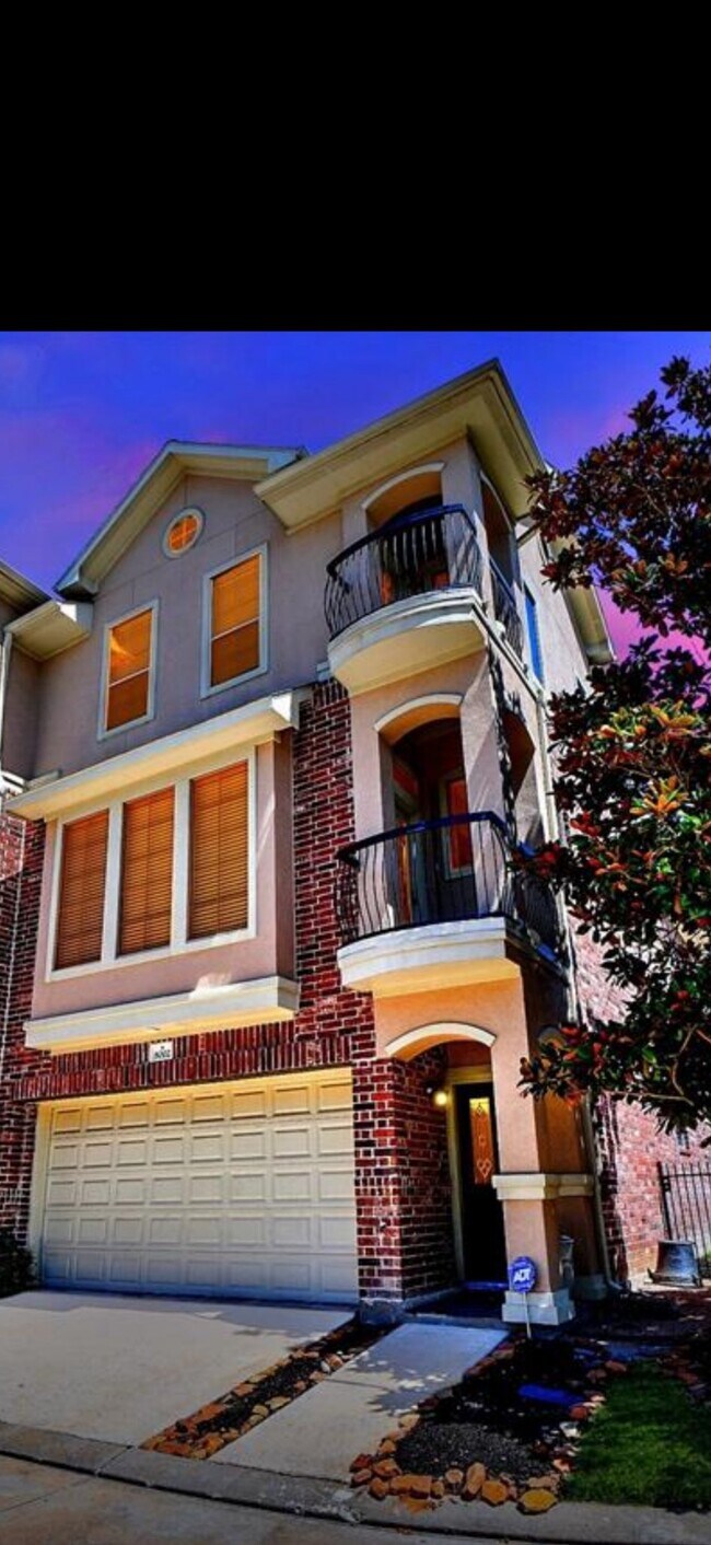 Building Photo - 8002 Stoneyway Dr