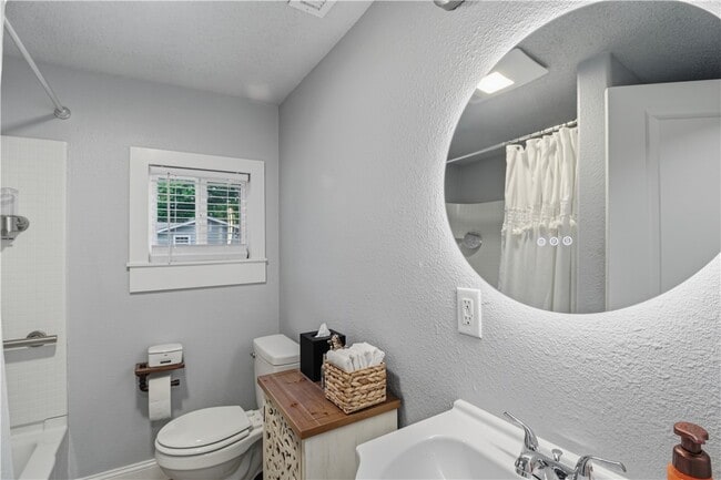 Photo - 412 Charles Ave