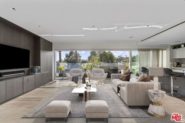 Building Photo - 838 N Doheny Dr Unit 301 Rental