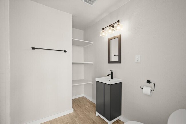 Photo - 402 Twin Elm Dr