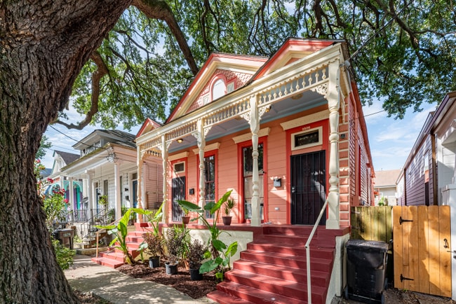 Photo - 2824 Banks St