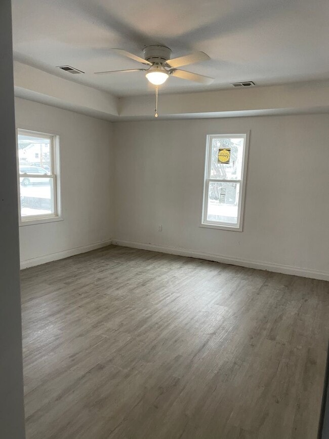 Building Photo - Remodeled 2 Bed 1 Bath House Available 4-15-2024