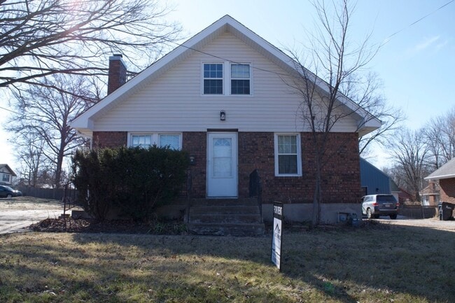 Building Photo - Conveniently Located 3 Bed 2 Bath House