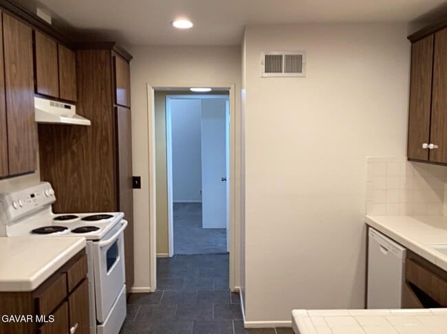 Photo - 42935 15th St W