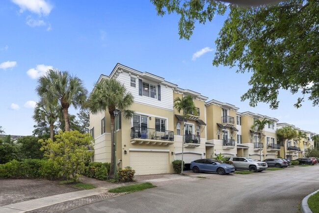 Photo - 616 NW 38th Cir
