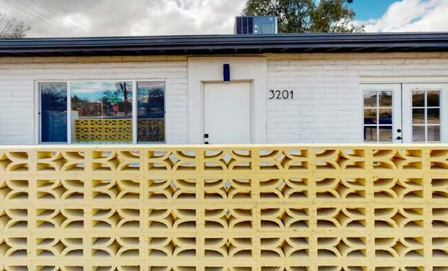 Photo - 3201 N Cherry Ave Unidad 3201